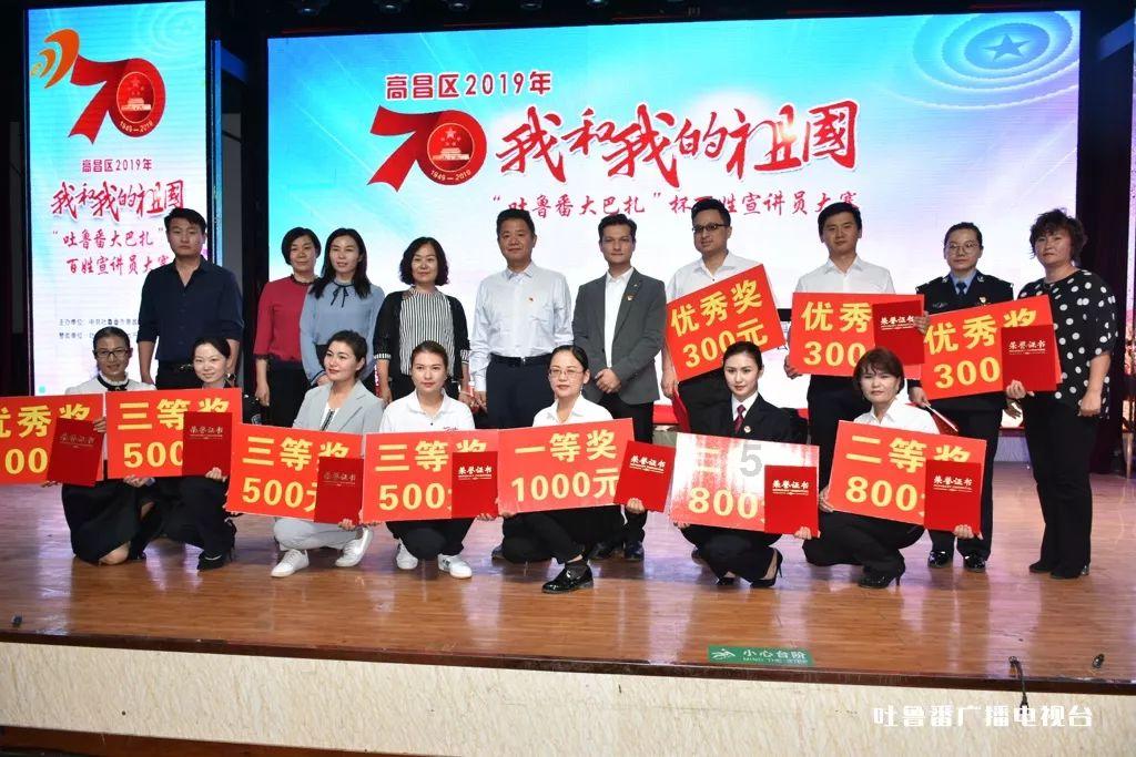 美丽的牛仔裤美女，有点肉可以表现女神的风貌！