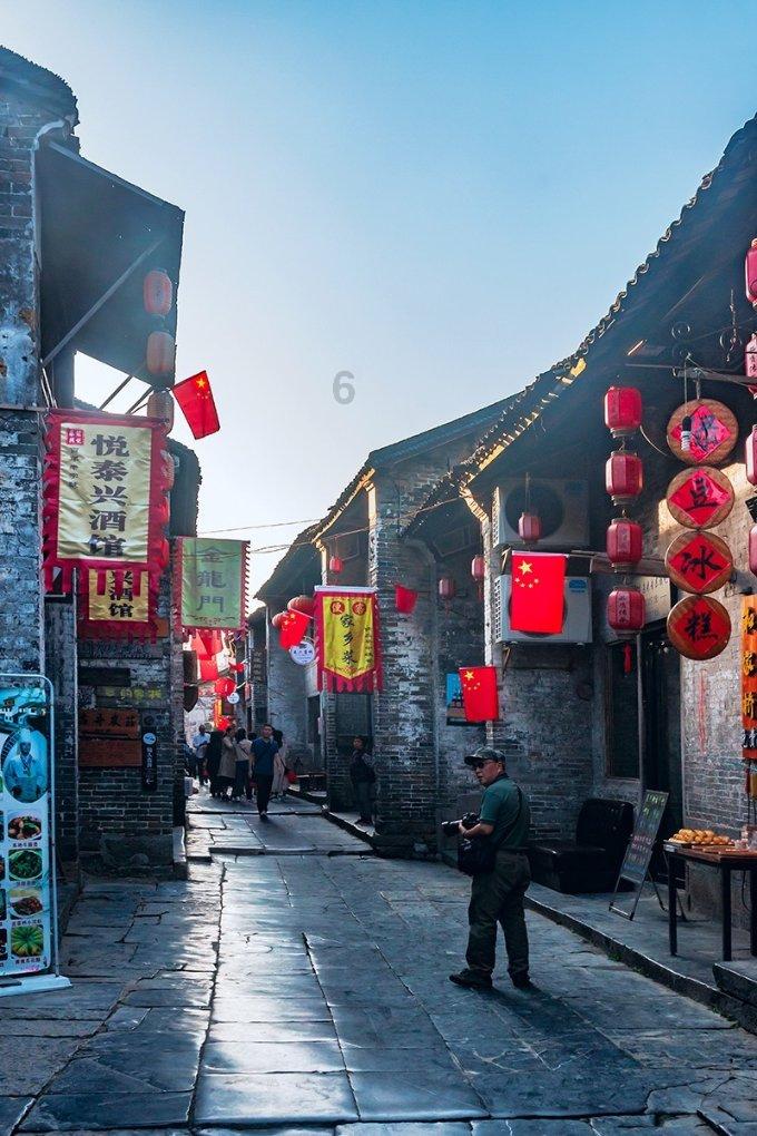 你觉得路人起哄刺激跳楼者是否应该追责？游戏画面